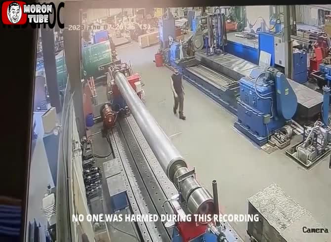 Video :An employee was almost murdered in a working accident